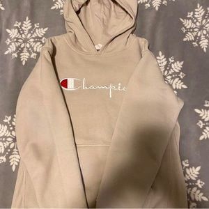 Ivory Champion Hoodie
Size L in youth, could fit a small/medium:)